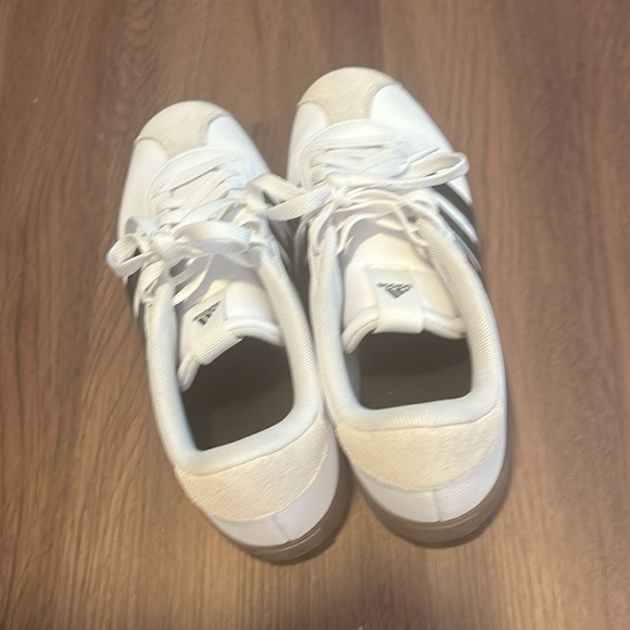 Men’s  size 7 / women’s 9 Adidas tennis shoes fits a women size 9 - Picture 5 of 11